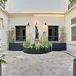 Stylish Studio - 2P - Vendome Square
